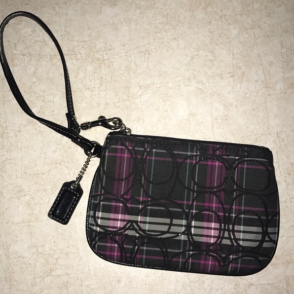 Coach Handbags - Coach wristlet